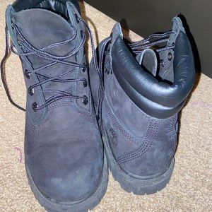 Hi I am selling my timberland boots,they are a size 7 and they are cheap